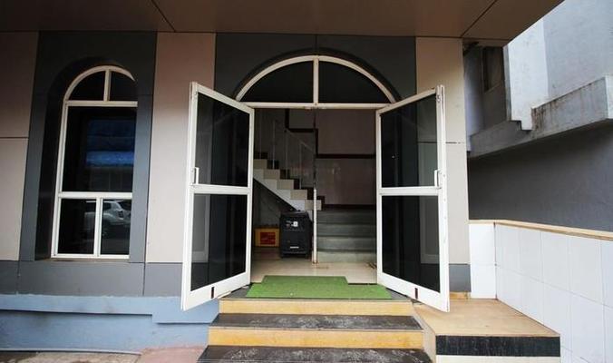 Hotel Rahi Plaza